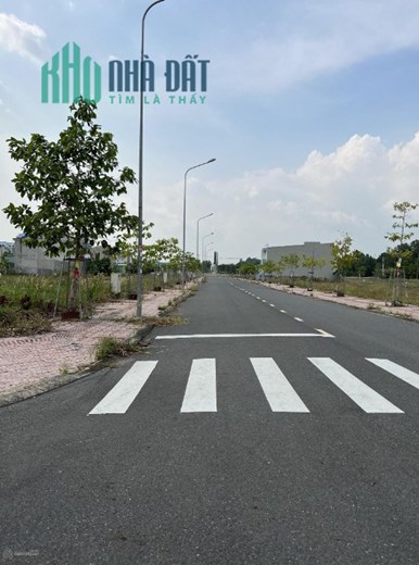 Cần tiền bán gấp lô đất Kim Oanh trung tâm Bến Cát giá 700 triệu, LH 0936039981