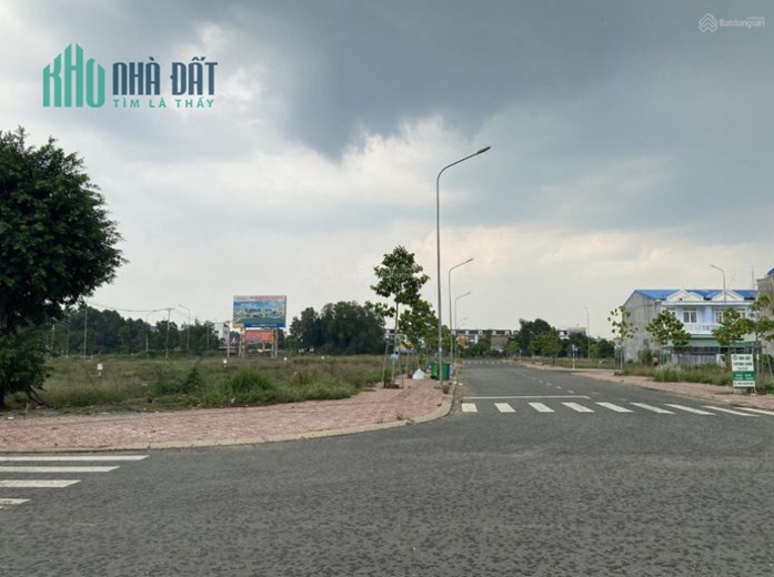 Cần tiền bán gấp lô đất Kim Oanh trung tâm Bến Cát giá 700 triệu, LH 0936039981