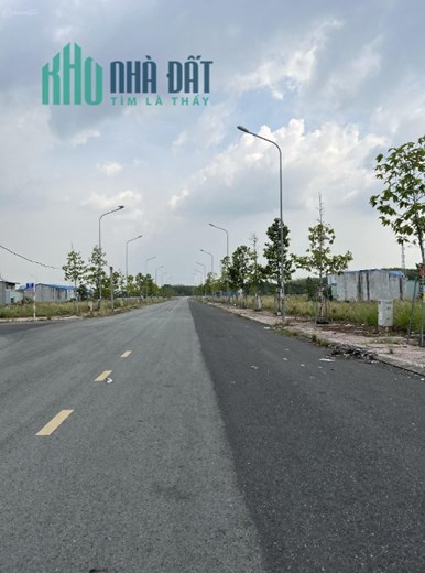 Cần tiền bán gấp lô đất Kim Oanh trung tâm Bến Cát giá 700 triệu, LH 0936039981