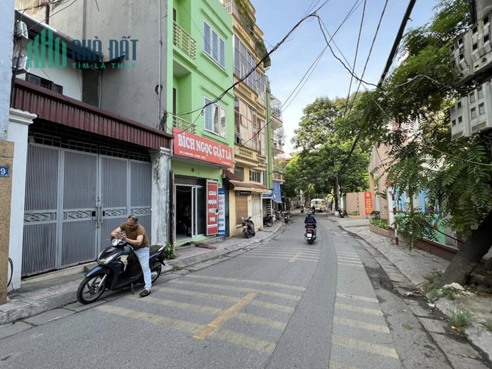 Bán nhà ngõ 639 Hoàng Hoa Thám giá 18.8 tỷ, 200m MT 11m Đầu Tư Xây dựng