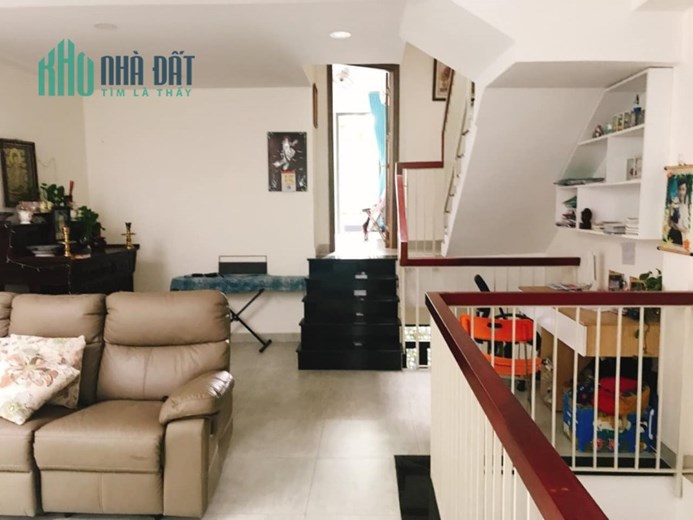 Mặt Tiền Đường - Xe tải đỗ cửa - Sổ đẹp như hoa hậu hoàn công đầy đủ