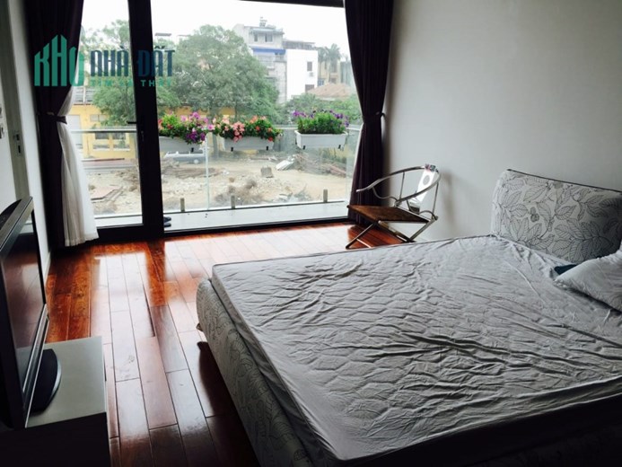 Bán Biệt thự sân vườn 262 Nguyễn Huy Tưởng 134m2x5 tầng thang máy, vỉa hè, ô tô tránh, đỗ vòng