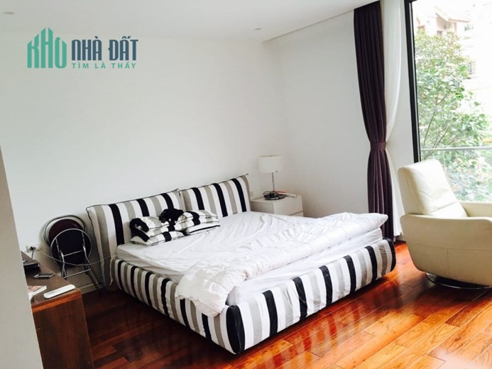 Bán Biệt thự sân vườn 262 Nguyễn Huy Tưởng 134m2x5 tầng thang máy, vỉa hè, ô tô tránh, đỗ vòng