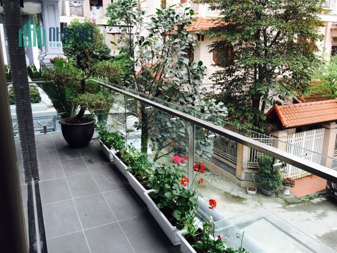 Bán Biệt thự sân vườn 262 Nguyễn Huy Tưởng 134m2x5 tầng thang máy, vỉa hè, ô tô tránh, đỗ vòng