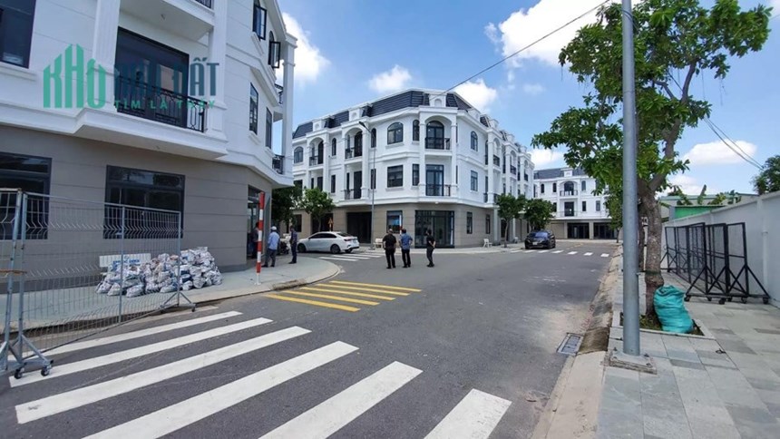 Bán nhà Mới Bình Chuẩn,Thuận An đối diện chợ Bình Phước chỉ 1,2 tỷ nhận nhà