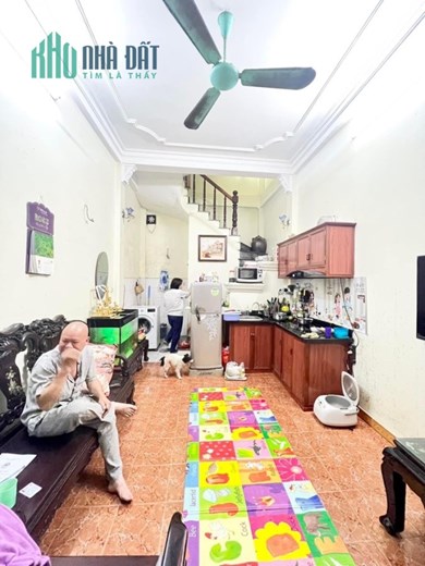 Bán nhà Trương Định- chỉ 2 tỉ hơn- gần 30m2x 3 tầng-vài bước ra ô tô- bán đất tặng nhà- sổ đỏ