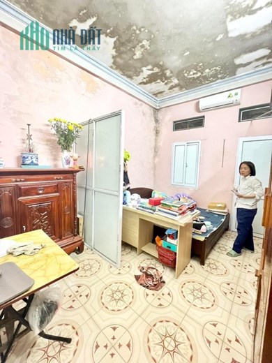 Bán nhà Trương Định- chỉ 2 tỉ hơn- gần 30m2x 3 tầng-vài bước ra ô tô- bán đất tặng nhà- sổ đỏ