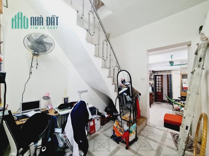 Bán TT Lò Đúc(Thọ Lão)- chưa đến 2 tỉ- sdtt 70m2, 2 tầng- ô tô đỗ cửa-nhà đẹp ở luôn- trung tâm HN
