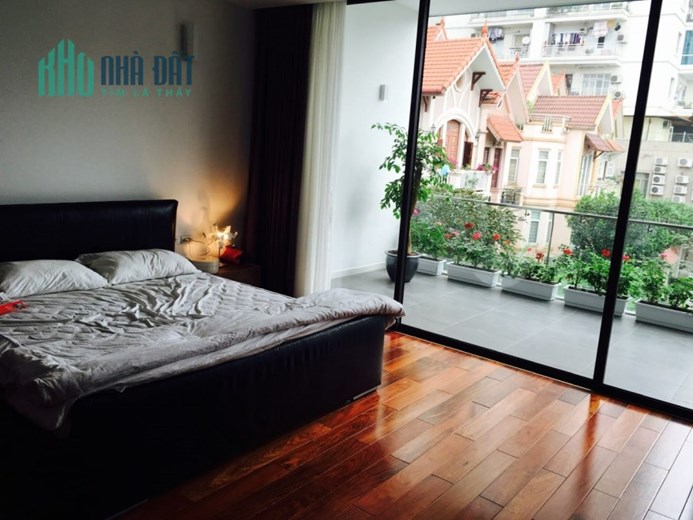 Bán nhà mặt phố Đường Láng Đống Đa 74m2x5 tầng, mặt tiền 7.1m, kinh doanh, dòng tiền 30 triệu/tháng