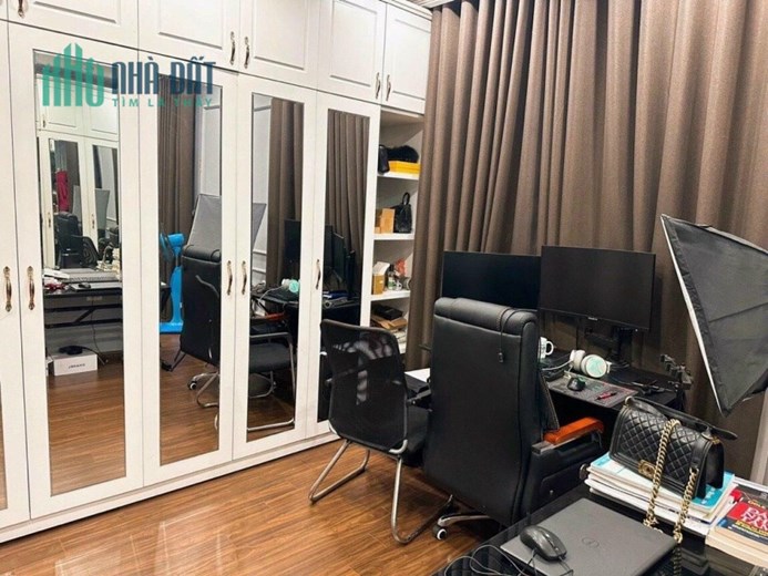 Chủ mót bán gấp nhà lô góc Tây Hồ, ngõ thông, kinh doanh đỉnh, 5 tầng, 35m2