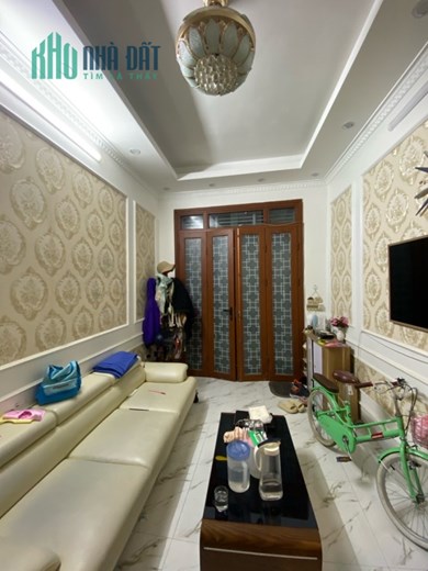 LÔ GÓC - 3 NGỦ - MỚI ĐẸP - GẦN OTO,
,CHÍNH CHỦ CẦN BÁN NHÀ ĐẸP Ở QUỐC TỬ GIÁM
DT 23/25m. 4 tầng.
