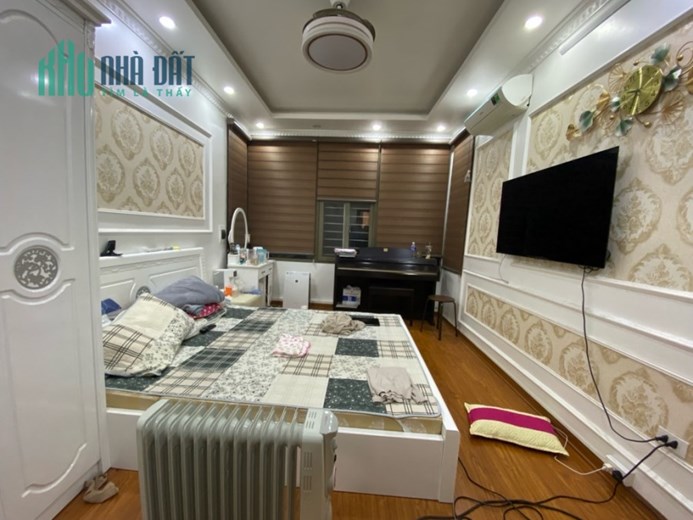 LÔ GÓC - 3 NGỦ - MỚI ĐẸP - GẦN OTO,
,CHÍNH CHỦ CẦN BÁN NHÀ ĐẸP Ở QUỐC TỬ GIÁM
DT 23/25m. 4 tầng.