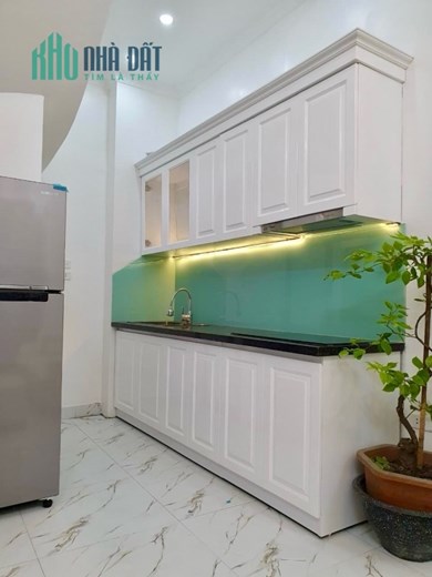 LÔ GÓC - 3 NGỦ - MỚI ĐẸP - GẦN OTO,
,CHÍNH CHỦ CẦN BÁN NHÀ ĐẸP Ở QUỐC TỬ GIÁM
DT 23/25m. 4 tầng.
