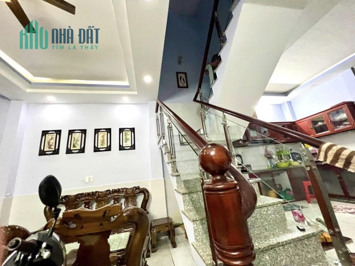 Chỉ 2 tỷ - Bán gấp nhà hẻm xe hơi thông - Giáp Gò Vấp - 70m2- 2 tầng - 3pn