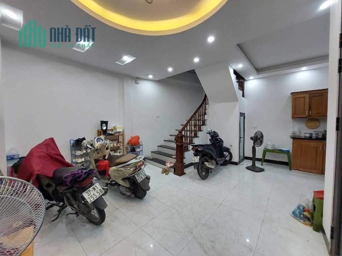 Bán GẤP nhà Ngõ 156 Phố Tam Trinh phường Yên Sở. DT 42m × 5T 6 Ngủ. Ngõ Thoáng, Nông Gần Phố hơn 3