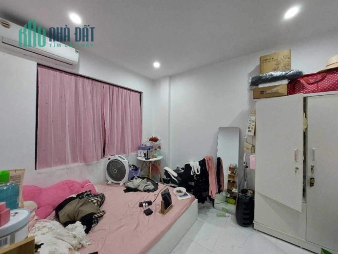 Bán GẤP nhà Ngõ 156 Phố Tam Trinh phường Yên Sở. DT 42m × 5T 6 Ngủ. Ngõ Thoáng, Nông Gần Phố hơn 3