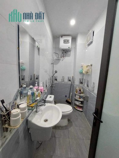 Bán GẤP nhà Ngõ 156 Phố Tam Trinh phường Yên Sở. DT 42m × 5T 6 Ngủ. Ngõ Thoáng, Nông Gần Phố hơn 3