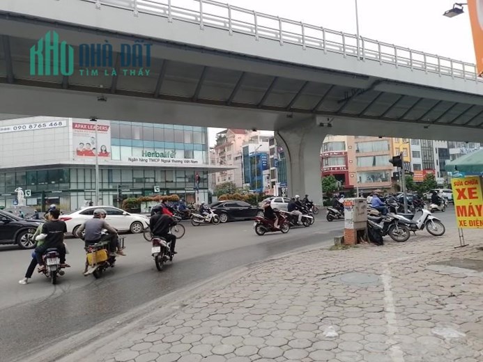 Tìm Khách Thuê Toàn Bộ Nhà kinh doanh mặt phố Trường Chinh, quận Đống Đa