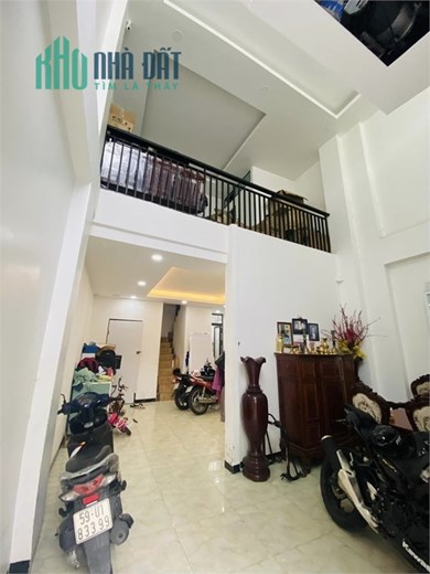 Ngộp Bank, Mặt tiền P. Tân Quý, gần Chợ Tân Hương, 5.5x17.5m, 7 tầng, 8.8 tỷ