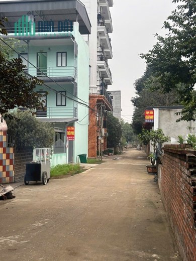 Lô đất 125m mặt tiền gần 5m vuông vắn Đất phun đất ở tại thôn 2 tân xã 
Đường thông ,ô tô tận đất
