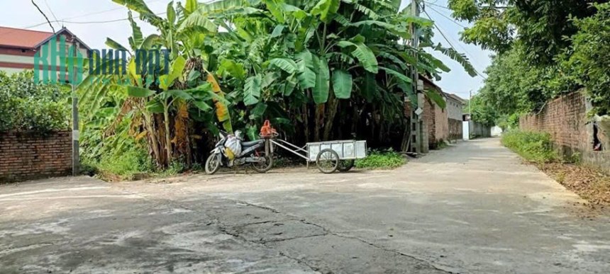 Lô đất 125m mặt tiền gần 5m vuông vắn Đất phun đất ở tại thôn 2 tân xã 
Đường thông ,ô tô tận đất