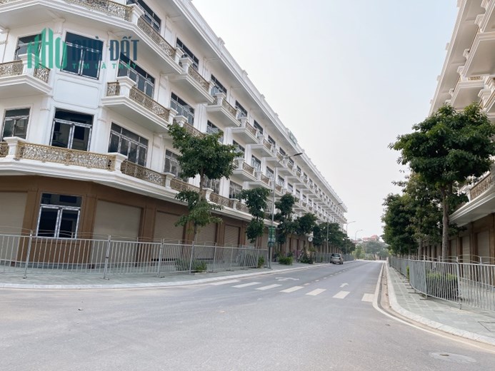 CĂN GÓC VIP. KINH DOANH CỰC TỐT GIÁ 5 TỶ.  NHẬN SỔ NGAY. LH: 0966 343 969