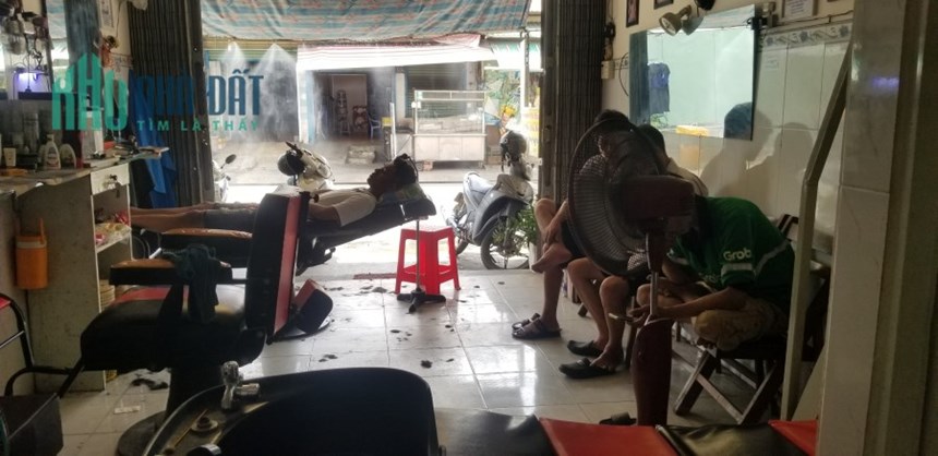 Do mình xa nhà cũng lâu rồi,bố mẹ bệnh tật và nay cũng lớn tuổi nên muốn sang nhượng lại tiệm tóc