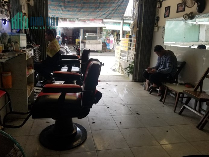 Do mình xa nhà cũng lâu rồi,bố mẹ bệnh tật và nay cũng lớn tuổi nên muốn sang nhượng lại tiệm tóc