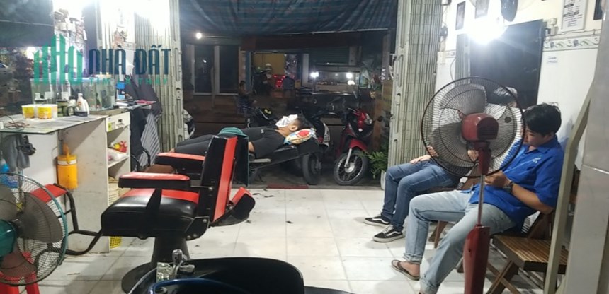 Do mình xa nhà cũng lâu rồi,bố mẹ bệnh tật và nay cũng lớn tuổi nên muốn sang nhượng lại tiệm tóc