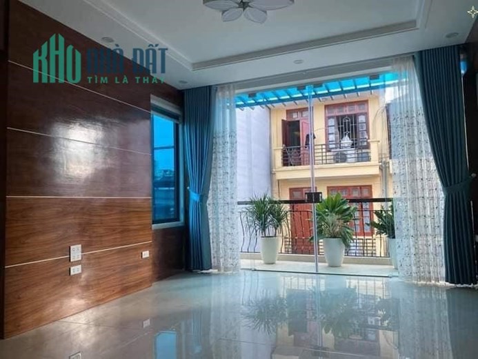 Trích Sài - Nhà mới 44m2 x 6 tầng thang máy - Trước nhà thoáng - Ở ngay - Chỉ 6,15 tỷ