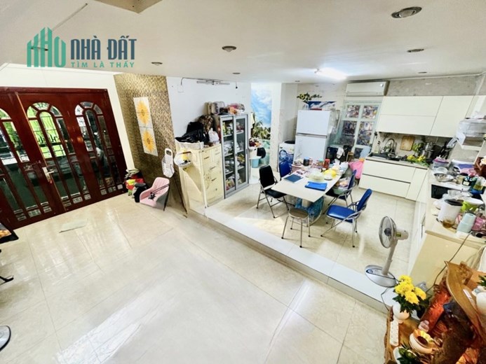 CHỦ NGỘP CẦN BÁN GẤP - NHÀ ĐẸP 51M2, 5 TẦNG - HXH -  CMT8 QUẬN 3 CHỈ 8.2 TỶ