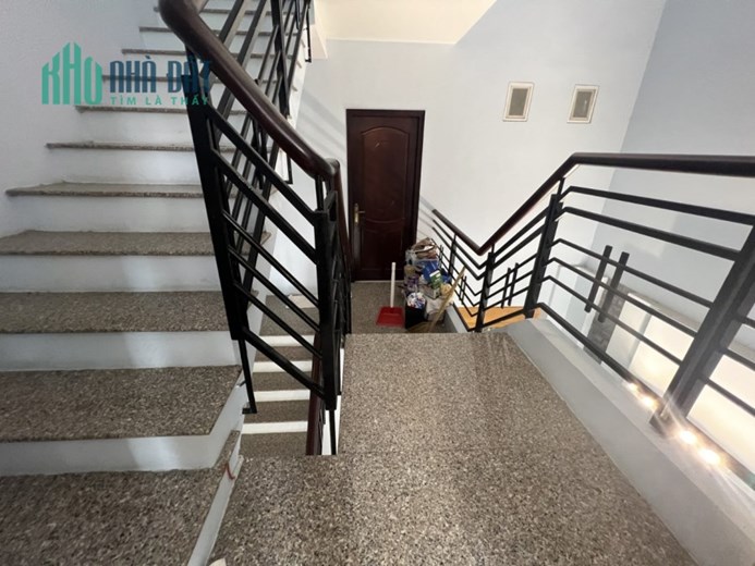 Bán nhà đường Nguyễn Ảnh Thủ Tân Chánh Hiệp Q.12 4 tầng 6pn chỉ 3.9 tỷ