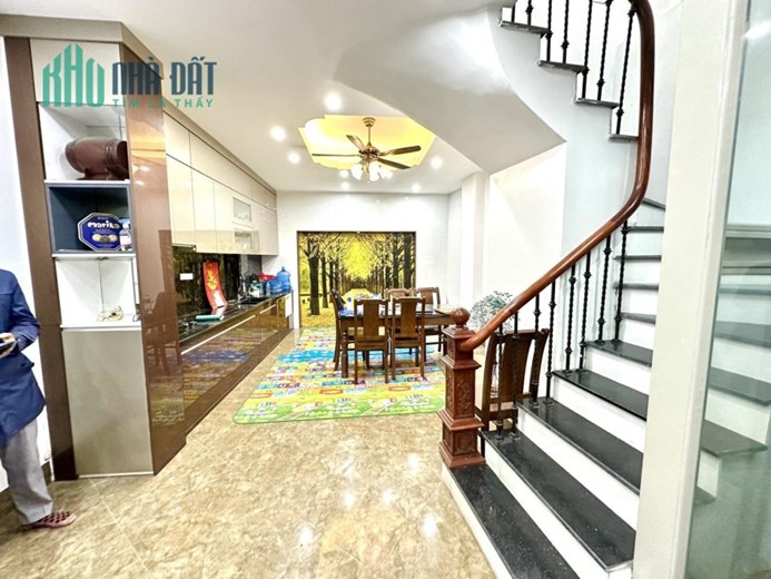 BÁN NHÀ XUÂN LA, TÂY HỒ, THANG MÁY, 38M2, 5 TẦNG, MẶT TIỀN 5.7M, 7 TỶ.