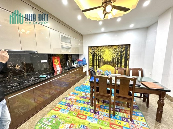 BÁN NHÀ XUÂN LA, TÂY HỒ, THANG MÁY, 38M2, 5 TẦNG, MẶT TIỀN 5.7M, 7 TỶ.