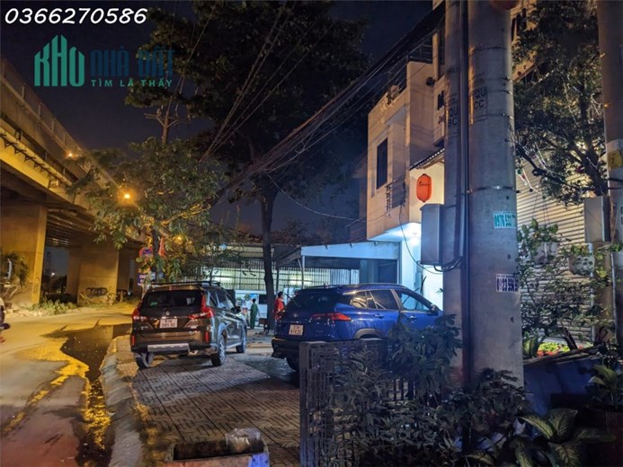 Bán nhà Mặt tiền gần Nguyễn Thị Thập, Quận 7; 3 tầng ngang 4m; sân đậu ô tô thoải mái; ra Phú Mỹ