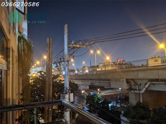 Bán nhà Mặt tiền gần Nguyễn Thị Thập, Quận 7; 3 tầng ngang 4m; sân đậu ô tô thoải mái; ra Phú Mỹ