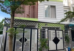 Nhà đẹp Q12, Đường nhựa 7m, nhà tâm huyết có gara ô tô, chỉ hơn 5 tỷ