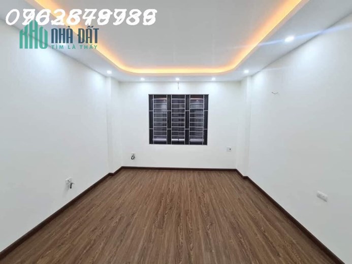 Nhà Hữu Hòa Thanh Trì ô tô đỗ cổng gần phố không thiếu gì 30m2 5T
