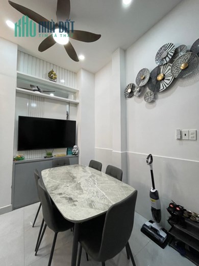 Nhà Võ Văn Tần, Quận 3. 40m2, nhà đẹp. Chỉ 6 tyr5. Hẻm to