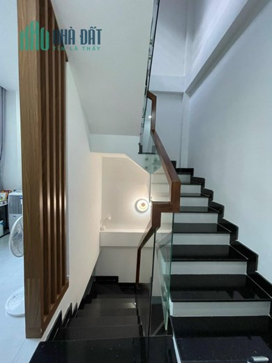 Nhà Võ Văn Tần, Quận 3. 40m2, nhà đẹp. Chỉ 6 tyr5. Hẻm to