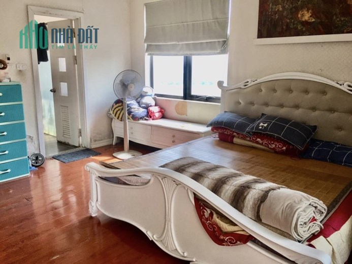 Bán Căn Hộ Chung Cư Cổ Nhuế 156m2,  tầng7, 3 phòng ngủ đầy đủ công năng, tặng full nội thất sang