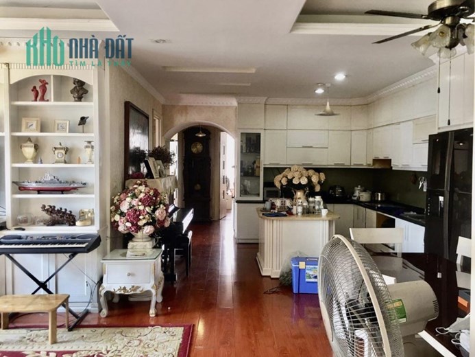 Bán Căn Hộ Chung Cư Cổ Nhuế 156m2,  tầng7, 3 phòng ngủ đầy đủ công năng, tặng full nội thất sang