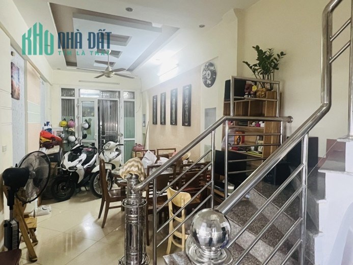 Nhỉnh 3 tỷ có nhà phố Giáp Nhất Nhân Chính 33mx5T 3 ngủ gần ô tô ở ngay lh 0817606560