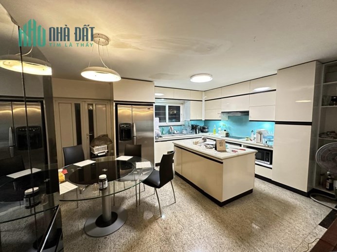 Siêu rẻ nhà Lạc Long Quân, Cầu giấy, gara ô tô, ngõ thông 33m2, 6 tầng, mặt tiền 6m