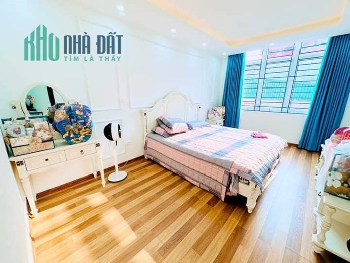BÁN NHÀ PHỐ ÂU CƠ - QUẬN TÂY HỒ - 10M RA ÔTÔ RA MẶT PHỐ - THIẾT KẾ 5 TẦNG DT:40M2 - 3 P NGỦ - GIÁ: