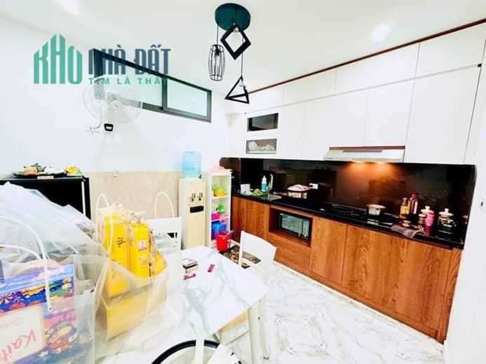 BÁN NHÀ PHỐ ÂU CƠ - QUẬN TÂY HỒ - 10M RA ÔTÔ RA MẶT PHỐ - THIẾT KẾ 5 TẦNG DT:40M2 - 3 P NGỦ - GIÁ:
