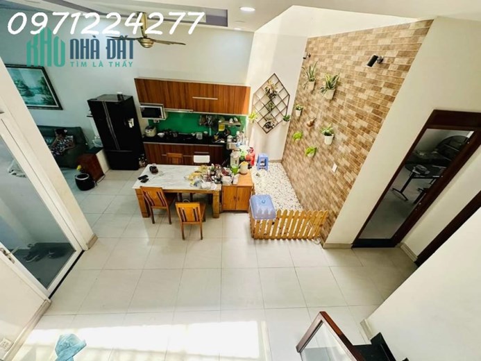 BÁN NHÀ ĐÌNH PHONG PHÚ - TÂN NHƠN PHÚ B  - THỦ ĐỨC
133M2 [ 7 X19 ] 3 TẦNG - 6PN - 6WC - BTCT - Ô