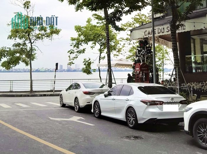 Bán nhà Võng Thị. CỰC HIẾM _ SÁT BỜ HỒ TÂY _ Ô TÔ TRÁNH, QUAY ĐẦU , VÀO NHÀ. 45m2/5T/11.2tỷ