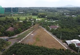 Bán nhanh miếng đất thở 2 mặt tiền đường xã Lộ 25, sát chợ Hưng Lộc. Gía 15tr/m2