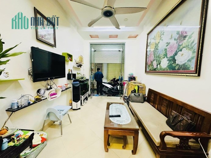 Bán nhà Văn Cao 30m2, 5T, 5 tỷ Ba Đình, gần ô tô.